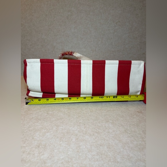 Sonoma Goods Danson Canvas Tote Red Cream Summer Bag Crab Charm NWT - Picture 9 of 10